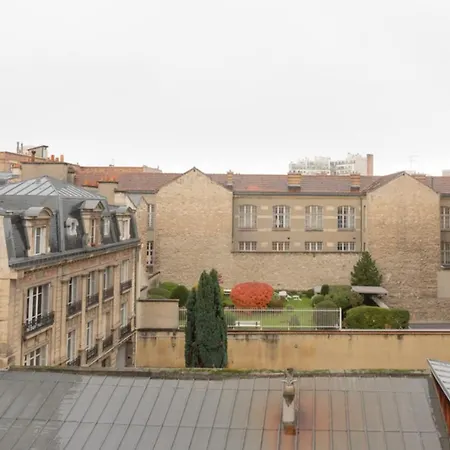 Charming Atypical Design Apt Close To Nation