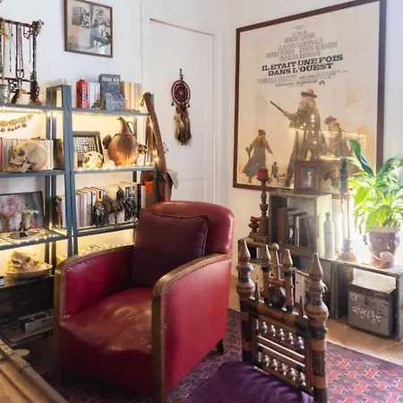 Charming Atypical Design Apt Close To Nation Apartment