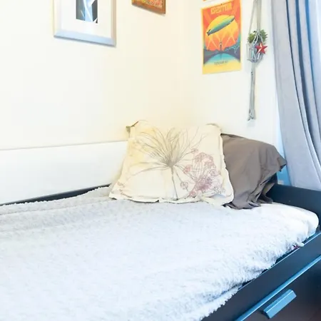 Charming Atypical Design Apt Close To Nation Apartment *